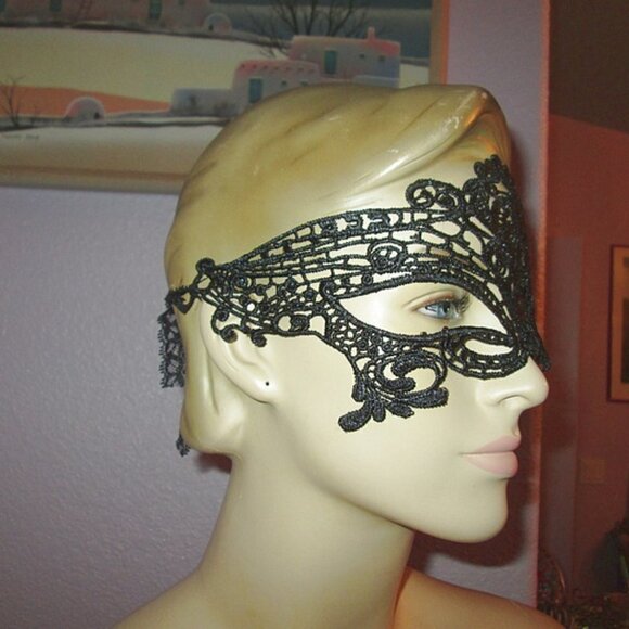GOTHIC Black CROCHET LACE Eye Mask COSPLAY Party HALLOWEEN Mardi Gras MASQUERADE - Picture 4 of 8